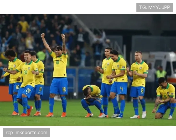 巴西队战术深度解析：灵活攻防体系与默契团队配合引全球瞩目