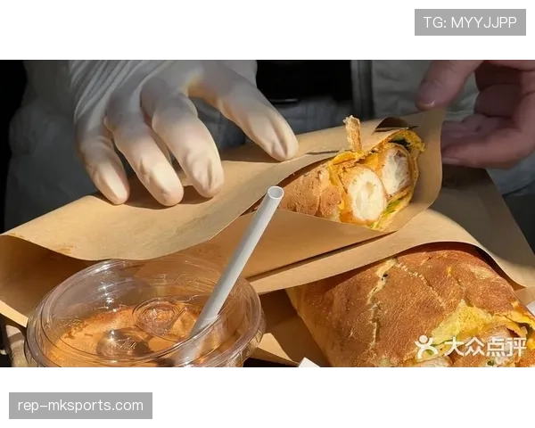 姚明退役后住上海老洋房，早餐吃俩煎饼果子配黑咖啡？